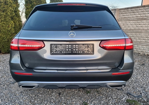 Mercedes-Benz Klasa E cena 138000 przebieg: 150000, rok produkcji 2018 z Pabianice małe 781